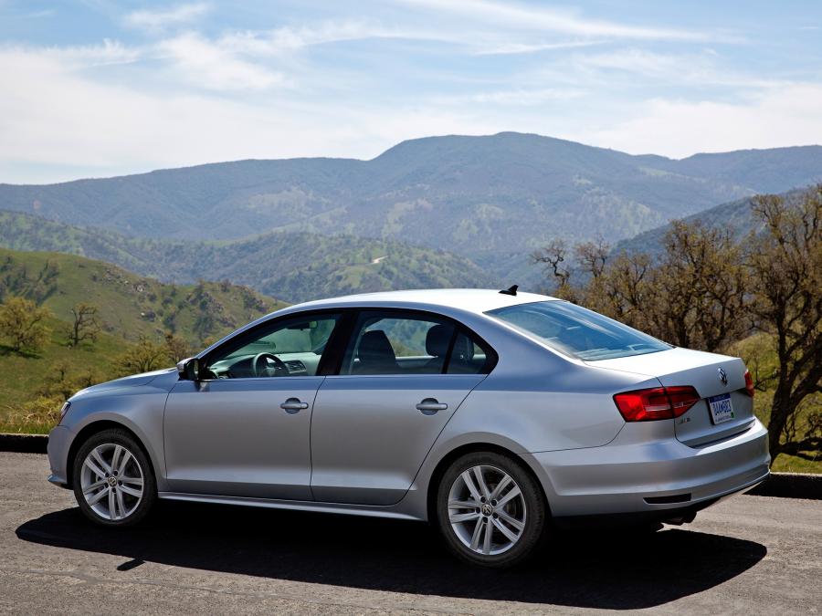  Volkswagen Jetta 2015 года  (US) (фото 6 из 62)